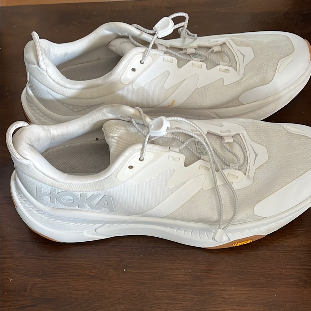 Hoka White Athletic Shoes with Breathable Mesh and Streamlined Design women’s